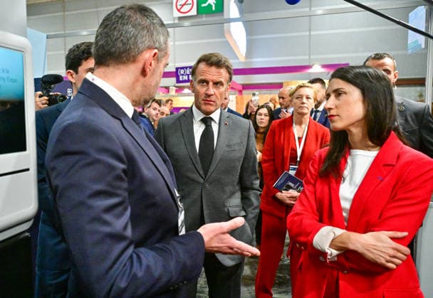 Le président de la République française Emmanuel Macron lors de sa visite du salon REuse economy expo au parc des expositions de la Porte de Versailles à Paris, le 19 mai 2026 Christian Liewig Bestimage French President Emmanuel Macron visits the REuse Economy fair at Porte de Versailles exhibition center in Paris, France, on May 19, 2026 Paris France  Copyright: xChristianxLiewigx xBestimagexChristianxLiewigx xBestimagex