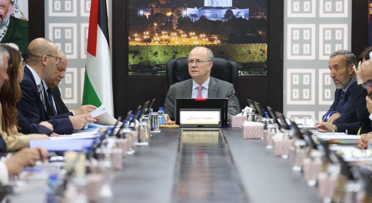 Palestinian Prime Minister Chairs Weekly Cabinet Session in Ramallah Palestinian Prime Minister Mohammed Mustafa chairs the weekly cabinet session in Ramallah in the occupied West Bank, on May 19, 2026. During the session, the cabinet warned of the worsening humanitarian crisis in the Gaza Strip amid declining humanitarian funding and a decrease in the flow of aid into the territory. Photo by Prime Minister Office apaimages Ramallah West Bank Palestinian Territory 190526_Ramallah_PMO_00(2) Copyright: xapaimagesxPrimexMinisterxOfficex xapaimagesx