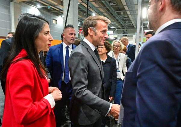 President Macron At REuse Economy Expo - Paris French President Emmanuel Macron visits the REuse Economy fair at Porte de Versailles exhibition centre in Paris, France, on May 19, 2026. Photo by Christian Liewig Pool ABACAPRESS.COM Paris France  Copyright: xLiewigxChristian Pool ABACAx