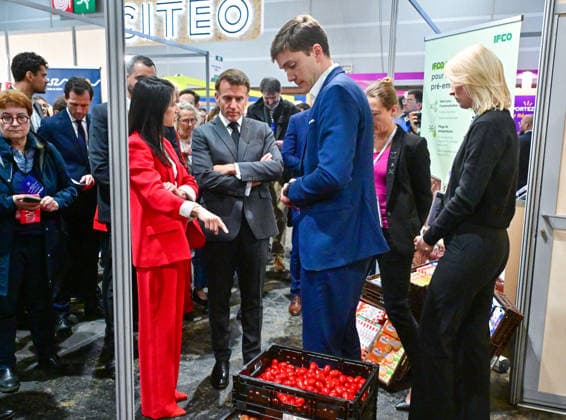 President Macron At REuse Economy Expo - Paris French President Emmanuel Macron visits the REuse Economy fair at Porte de Versailles exhibition centre in Paris, France, on May 19, 2026. Photo by Christian Liewig Pool ABACAPRESS.COM Paris France  Copyright: xLiewigxChristian Pool ABACAx