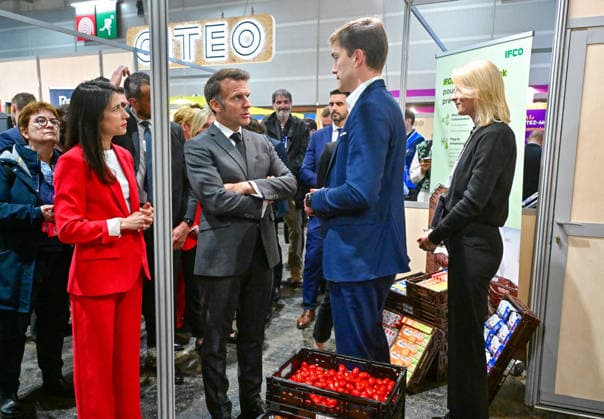 President Macron At REuse Economy Expo - Paris French President Emmanuel Macron visits the REuse Economy fair at Porte de Versailles exhibition centre in Paris, France, on May 19, 2026. Photo by Christian Liewig Pool ABACAPRESS.COM Paris France  Copyright: xLiewigxChristian Pool ABACAx