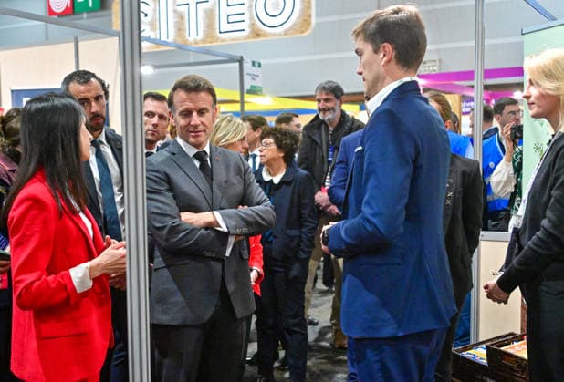 President Macron At REuse Economy Expo - Paris French President Emmanuel Macron visits the REuse Economy fair at Porte de Versailles exhibition centre in Paris, France, on May 19, 2026. Photo by Christian Liewig Pool ABACAPRESS.COM Paris France  Copyright: xLiewigxChristian Pool ABACAx