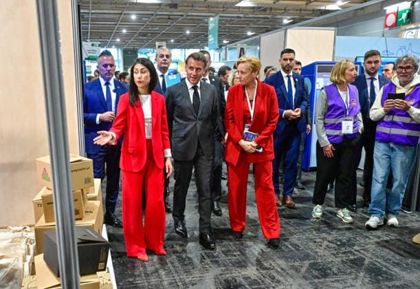 President Macron At REuse Economy Expo - Paris French President Emmanuel Macron visits the REuse Economy fair at Porte de Versailles exhibition centre in Paris, France, on May 19, 2026. Photo by Christian Liewig Pool ABACAPRESS.COM Paris France  Copyright: xLiewigxChristian Pool ABACAx