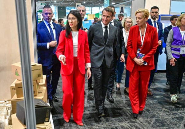 President Macron At REuse Economy Expo - Paris French President Emmanuel Macron visits the REuse Economy fair at Porte de Versailles exhibition centre in Paris, France, on May 19, 2026. Photo by Christian Liewig Pool ABACAPRESS.COM Paris France  Copyright: xLiewigxChristian Pool ABACAx