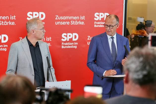 Berlin, Germany, 19 05 2026 German Bundestag SPD parliamentary group meeting SPD parliamentary group leader Matthias Miersch and CDU leader and Federal Chancellor Friedrich Merz CDU Copyright: xdtsxNachrichtenagenturx dts_119530
