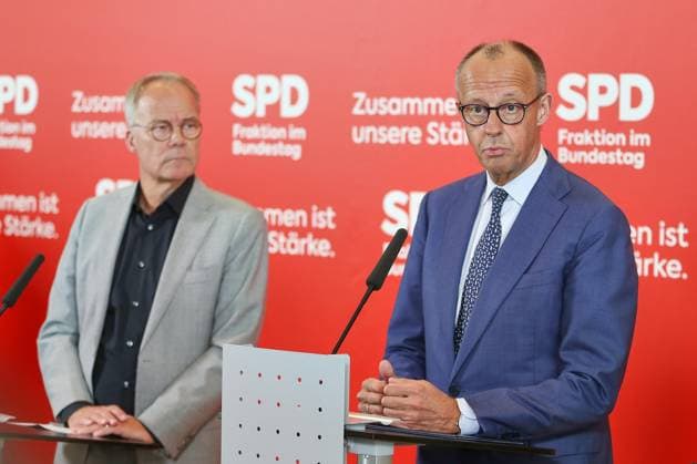 Berlin, Germany, 19 05 2026 German Bundestag SPD parliamentary group meeting SPD parliamentary group leader Matthias Miersch and CDU leader and Federal Chancellor Friedrich Merz CDU Copyright: xdtsxNachrichtenagenturx dts_119531