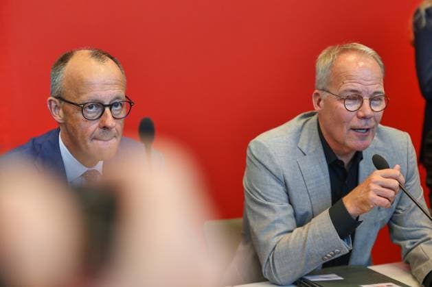 Berlin, Germany, 19 05 2026 German Bundestag SPD parliamentary group meeting CDU leader and Federal Chancellor Friedrich Merz CDU guest alongside parliamentary group leader Matthias Miersch Copyright: xdtsxNachrichtenagenturx dts_119538