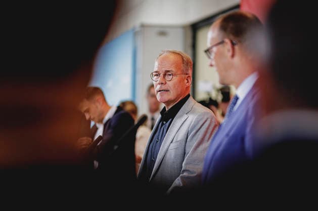 R L Friedrich Merz CDU , Federal Chancellor, and Matthias Miersch, leader of the SPD parliamentary group in the German Bundestag, recorded during a press statement before the SPD parliamentary group meeting in Berlin, 19 05 2026 Berlin Germany Copyright: xFlorianxGaertnerx