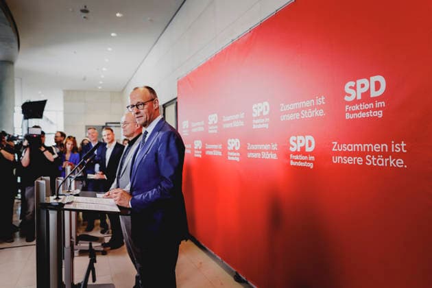 R L Friedrich Merz CDU , Federal Chancellor, and Matthias Miersch, leader of the SPD parliamentary group in the German Bundestag, recorded during a press statement before the SPD parliamentary group meeting in Berlin, 19 05 2026 Berlin Germany Copyright: xFlorianxGaertnerx