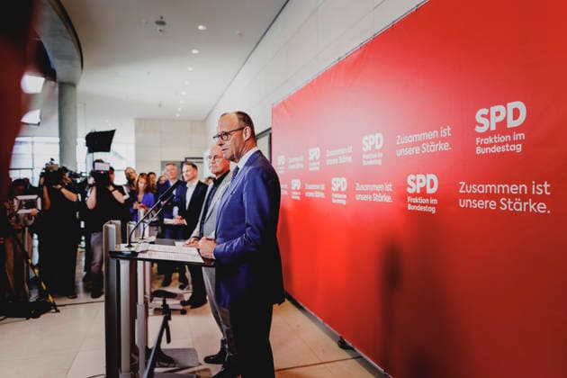R L Friedrich Merz CDU , Federal Chancellor, and Matthias Miersch, leader of the SPD parliamentary group in the German Bundestag, recorded during a press statement before the SPD parliamentary group meeting in Berlin, 19 05 2026 Berlin Germany Copyright: xFlorianxGaertnerx