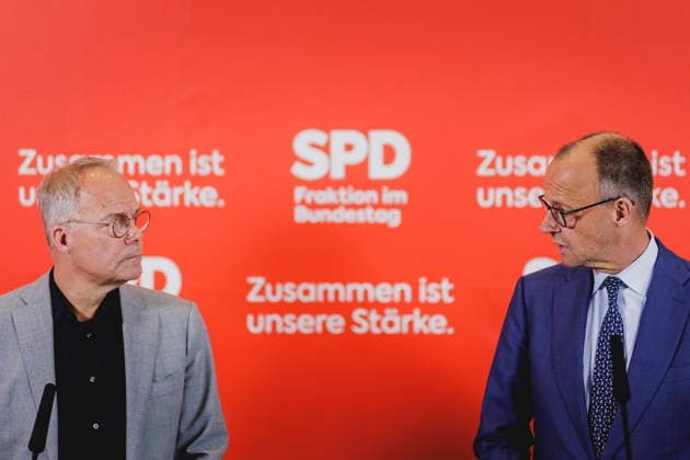 R L Friedrich Merz CDU , Federal Chancellor, and Matthias Miersch, leader of the SPD parliamentary group in the German Bundestag, recorded during a press statement before the SPD parliamentary group meeting in Berlin, 19 05 2026 Berlin Germany Copyright: xFlorianxGaertnerx