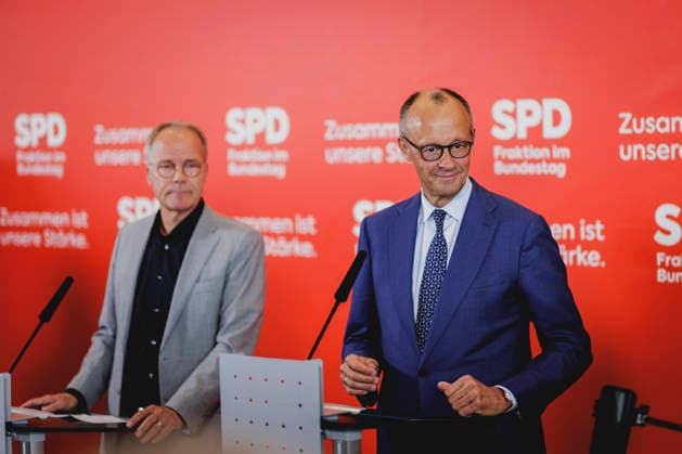 R L Friedrich Merz CDU , Federal Chancellor, and Matthias Miersch, leader of the SPD parliamentary group in the German Bundestag, recorded during a press statement before the SPD parliamentary group meeting in Berlin, 19 05 2026 Berlin Germany Copyright: xFlorianxGaertnerx