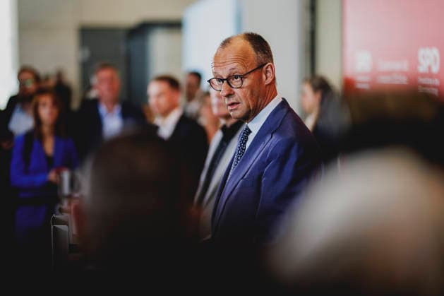 R L Friedrich Merz CDU , Federal Chancellor, and Matthias Miersch, leader of the SPD parliamentary group in the German Bundestag, recorded during a press statement before the SPD parliamentary group meeting in Berlin, 19 05 2026 Berlin Germany Copyright: xFlorianxGaertnerx