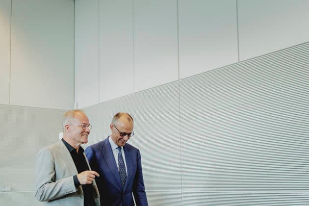 L R Matthias Miersch, leader of the SPD parliamentary group in the German Bundestag, and Friedrich Merz CDU , Federal Chancellor, pictured before the SPD parliamentary group meeting in Berlin, 19 05 2026 Berlin Germany Copyright: xFlorianxGaertnerx