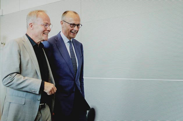 L R Matthias Miersch, leader of the SPD parliamentary group in the German Bundestag, and Friedrich Merz CDU , Federal Chancellor, pictured before the SPD parliamentary group meeting in Berlin, 19 05 2026 Berlin Germany Copyright: xFlorianxGaertnerx