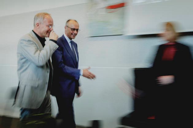 L R Matthias Miersch, leader of the SPD parliamentary group in the German Bundestag, and Friedrich Merz CDU , Federal Chancellor, pictured before the SPD parliamentary group meeting in Berlin, 19 05 2026 Berlin Germany Copyright: xFlorianxGaertnerx