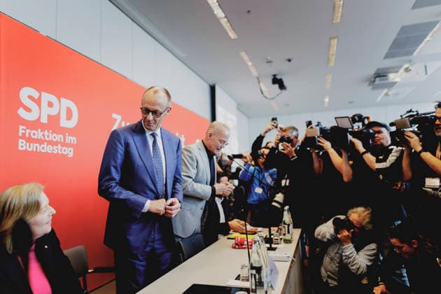L R Baerbel Bas SPD , Federal Minister for Labor and Social Affairs, Friedrich Merz CDU , Federal Chancellor, and Matthias Miersch, leader of the SPD parliamentary group in the German Bundestag, taken before the SPD parliamentary group meeting in Berlin, 19 05 2026 Berlin Germany Copyright: xFlorianxGaertnerx