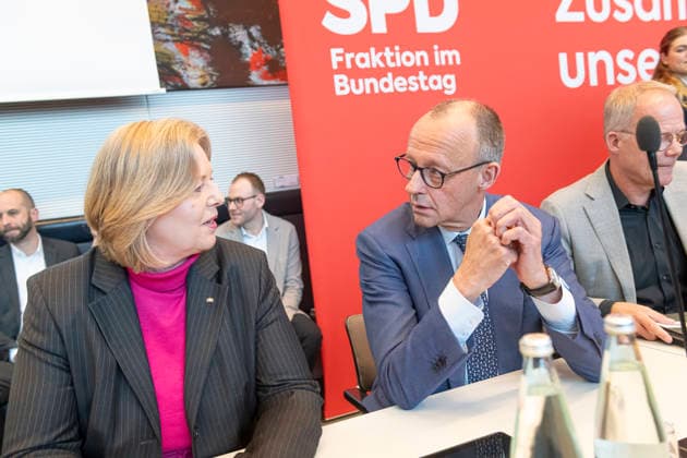 Friedrich Merz Bärbel Bas EUR, Germany, Berlin 19 05 2026 Federal Chancellor Friedrich Merz CDU visits the SPD parliamentary group in the Bundestag Before the parliamentary group meeting with parliamentary group chairman Matthias Miersch SPD