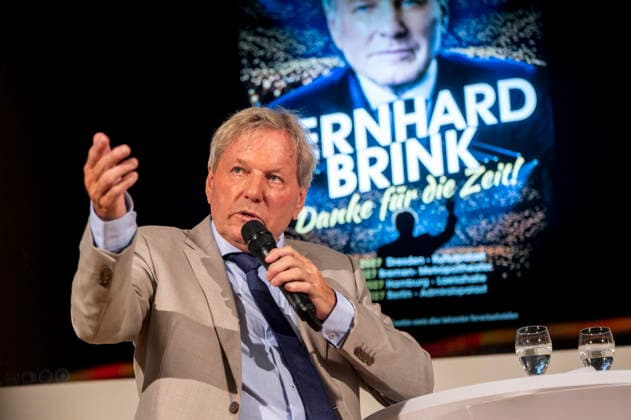 ABB BRINK Bernhard Brink at the PK date for the new concert tour under the motto Danke fuer die Zeit start is in September 2027 , PK at Tennisclub 1899 e V Blau Weiss in Berlin on19 05 2026 Berlin Germany