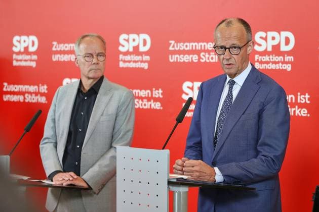 Berlin, Germany, 19 05 2026 German Bundestag SPD parliamentary group meeting SPD parliamentary group leader Matthias Miersch and CDU leader and Federal Chancellor Friedrich Merz CDU Copyright: xdtsxNachrichtenagenturx dts_119549