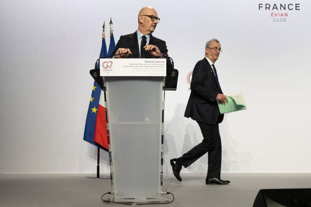 Press conference during the G7 Finance Ministers - Paris French Economy, Finances and Industry Minister Roland Lescure with Governor of the Bank of France François Villeroy de Galhau during a press conference on the sidelines of a G7 Finance Ministers and Central Bank Governors meeting to prepare the summit of heads of State and government to be held in Evian in June, in Paris on May 19, 2026. Photo by Raphael Lafargue ABACAPRESS.COM Paris France  Copyright: xLafarguexRaphael ABACAx
