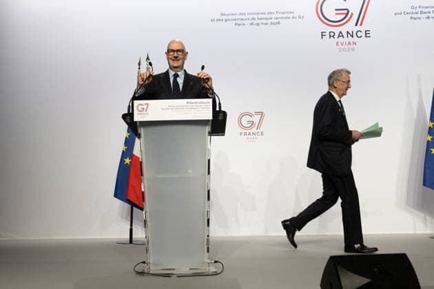 Press conference during the G7 Finance Ministers - Paris French Economy, Finances and Industry Minister Roland Lescure with Governor of the Bank of France François Villeroy de Galhau during a press conference on the sidelines of a G7 Finance Ministers and Central Bank Governors meeting to prepare the summit of heads of State and government to be held in Evian in June, in Paris on May 19, 2026. Photo by Raphael Lafargue ABACAPRESS.COM Paris France  Copyright: xLafarguexRaphael ABACAx