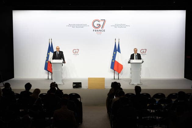 Press conference during the G7 Finance Ministers - Paris French Economy, Finances and Industry Minister Roland Lescure with Governor of the Bank of France François Villeroy de Galhau during a press conference on the sidelines of a G7 Finance Ministers and Central Bank Governors meeting to prepare the summit of heads of State and government to be held in Evian in June, in Paris on May 19, 2026. Photo by Raphael Lafargue ABACAPRESS.COM Paris France  Copyright: xLafarguexRaphael ABACAx