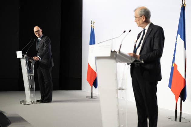 Press conference during the G7 Finance Ministers - Paris French Economy, Finances and Industry Minister Roland Lescure with Governor of the Bank of France François Villeroy de Galhau during a press conference on the sidelines of a G7 Finance Ministers and Central Bank Governors meeting to prepare the summit of heads of State and government to be held in Evian in June, in Paris on May 19, 2026. Photo by Raphael Lafargue ABACAPRESS.COM Paris France  Copyright: xLafarguexRaphael ABACAx