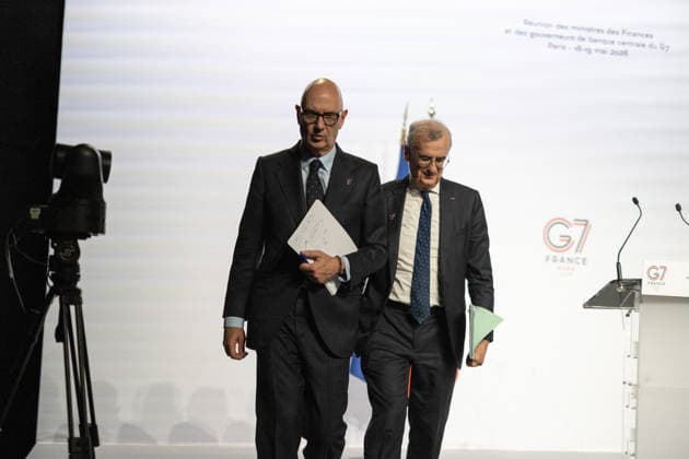 Press conference during the G7 Finance Ministers - Paris French Economy, Finances and Industry Minister Roland Lescure with Governor of the Bank of France François Villeroy de Galhau during a press conference on the sidelines of a G7 Finance Ministers and Central Bank Governors meeting to prepare the summit of heads of State and government to be held in Evian in June, in Paris on May 19, 2026. Photo by Raphael Lafargue ABACAPRESS.COM Paris France  Copyright: xLafarguexRaphael ABACAx