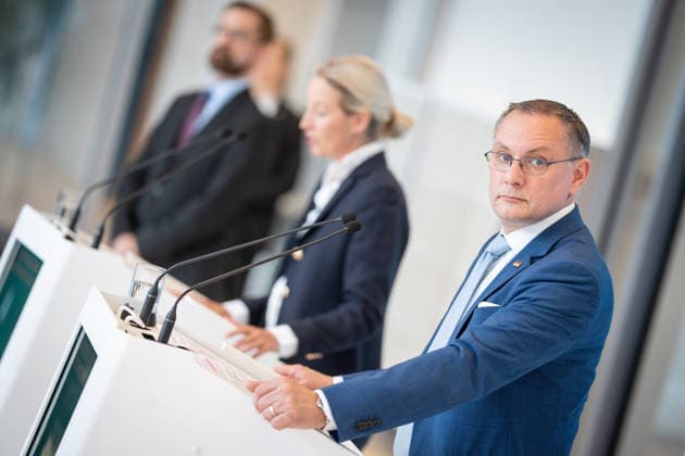 Party and parliamentary group leaders Alice Weidel and Tino Chrupalla during the press statement at the parliamentary group level of the German Bundestag Press statement by the AfD party and parliamentary group leaders in the German Bundestag at the beginning of the session week, Berlin Berlin Germany Bundestag