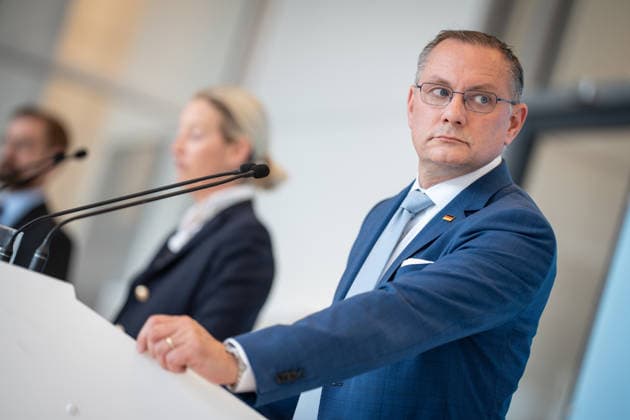 Party and parliamentary group leaders Alice Weidel and Tino Chrupalla during the press statement at the parliamentary group level of the German Bundestag Press statement by the AfD party and parliamentary group leaders in the German Bundestag at the beginning of the session week, Berlin Berlin Germany Bundestag