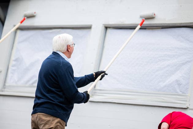 19 05 2026 Frank Walter Steinmeier in Herzebrock Clarholz On the occasion of the Germany-wide day of honor for the birthday of the Basic Law, the Federal President visits numerous participatory activities nationwide here at the club grounds of the Herzebrocker SV in Herzebrock Clarholz during painting work on the club building, Herzebrock North Rhine-Westpha