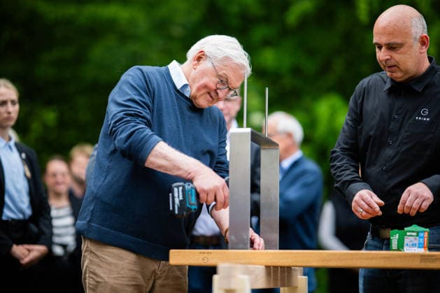19 05 2026 Frank Walter Steinmeier in Herzebrock Clarholz On the occasion of the Germany-wide day of honor for the birthday of the Basic Law, the Federal President visits numerous participatory actions nationwide here at the construction of a bench for the Von Zumbusch Comprehensive School Herzebrock , Herzebrock North Rhine-Westphalia Germany Herzebrocker Sportverein