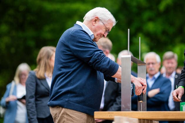 19 05 2026 Frank Walter Steinmeier in Herzebrock Clarholz On the occasion of the Germany-wide day of honor for the birthday of the Basic Law, the Federal President visits numerous participatory actions nationwide here at the construction of a bench for the Von Zumbusch Comprehensive School Herzebrock , Herzebrock North Rhine-Westphalia Germany Herzebrocker Sportverein
