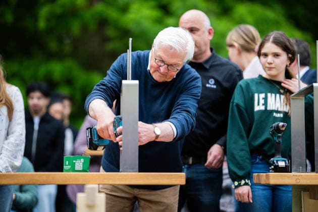 19 05 2026 Frank Walter Steinmeier in Herzebrock Clarholz On the occasion of the Germany-wide day of honor for the birthday of the Basic Law, the Federal President visits numerous participatory actions nationwide here at the construction of a bench for the Von Zumbusch Comprehensive School Herzebrock , Herzebrock North Rhine-Westphalia Germany Herzebrocker Sportverein