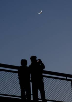 (260519) -- HARBIN, May 19, 2026 -- This photo taken on May 19, 2026 shows the planet of Venus next to the moon in the twilight sky over Harbin, northeast China s Heilongjiang Province. (Photo by Xinhua) CHINA-HEILONGJIANG-SKY VIEW-MOON AND VENUS (CN) ZhangxShu 