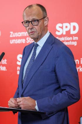 Statement SPD Federal Chancellor Friedrich Merz CDU before the parliamentary group meeting on 19 05 26 in Berlin Berlin Berlin Germany Reichstag