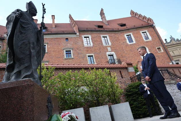Hungarian PM Peter Magyar visiting Wawel Castle during this first international trip KRAKOW, POLAND - MAY 19: Hungarian Prime Minister Peter Magyar lays a wreath at the monument of Pope John Paul II at the Wawel Cathedral during his first international trip in Krakow, Poland on May 19, 2026. Magyar began a two-day visit to Poland aimed at restoring bilateral ties strained by his predecessor’s close relations with Moscow during Russia’s attacks on Ukraine. Jakub Porzycki Anadolu Krakow Poland. Editorial use only. Please get in touch for any other usage.  Copyright: x2026xAnadoluxJakubxPorzyckix