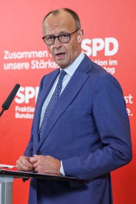 Statement SPD Federal Chancellor Friedrich Merz CDU before the parliamentary group meeting on 19 05 26 in Berlin Berlin Berlin Germany Reichstag