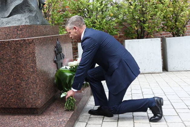 Hungarian PM Peter Magyar visiting Wawel Castle during this first international trip KRAKOW, POLAND - MAY 19: Hungarian Prime Minister Peter Magyar lays a wreath at the monument of Pope John Paul II at the Wawel Cathedral during his first international trip in Krakow, Poland on May 19, 2026. Magyar began a two-day visit to Poland aimed at restoring bilateral ties strained by his predecessor’s close relations with Moscow during Russia’s attacks on Ukraine. Jakub Porzycki Anadolu Krakow Poland. Editorial use only. Please get in touch for any other usage.  Copyright: x2026xAnadoluxJakubxPorzyckix