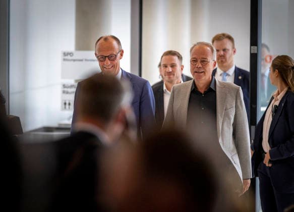 L R Friedrich Merz CDU , Federal Chancellor , and Matthias Miersch, leader of the SPD parliamentary group in the German Bundestag, taken before the SPD parliamentary group meeting in Berlin, 19 05 2026 Berlin Germany Copyright: xYonaxElsnerx