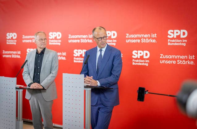 R L Friedrich Merz CDU , Federal Chancellor , and Matthias Miersch, leader of the SPD parliamentary group in the German Bundestag, taken before the SPD parliamentary group meeting in Berlin, 19 05 2026 Berlin Germany Copyright: xYonaxElsnerx