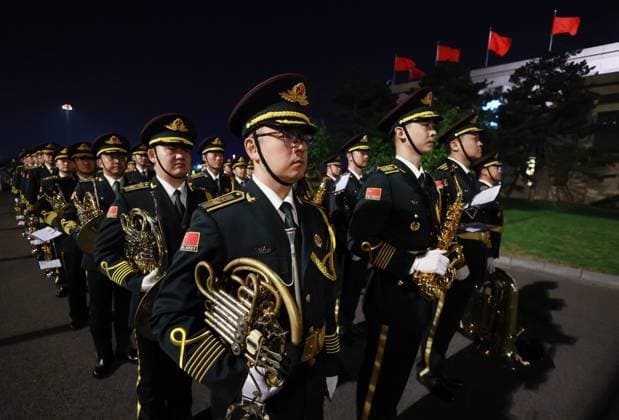 China Russia 9168924 19.05.2026 Chinese guards of honour stand in formation before the arrival of Russian President Vladimir Putin at Beijing Capital International Airport, China. Putin will pay an official visit to China on May 19-20 at the invitation of Chinese President Xi Jinping. Vladimir Smirnov Sputnik Beijing China  Copyright: xVladimirxSmirnovx