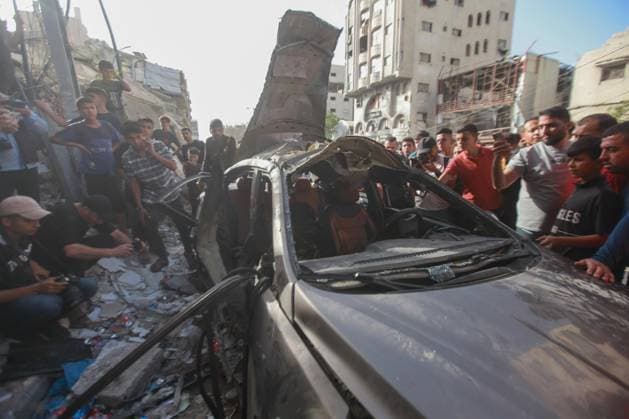RECORD DATE NOT STATED Palestinians Inspect Damaged Vehicle After Drone Strike in Gaza City (INT) Palestinians Inspect Damaged Vehicle After Drone Strike in Gaza City. May 18, 2026, Gaza, Palestine: Palestinians inspect a civilian vehicle after it was struck by a missile fired from an Israeli drone in the Al-Rimal neighborhood in central Gaza City. Medical sources said the strike killed one person and wounded at least four others, as emergency teams transferred the casualties to nearby hospitals for treatment. Credit: Hashem Zimmo Thenews2(Foto: Hashem Zimmo Thenews2 imago images) Palestinians Inspect Damaged Vehicle After Drone Strike in Gaza City  Copyright: xHashemxZimmox