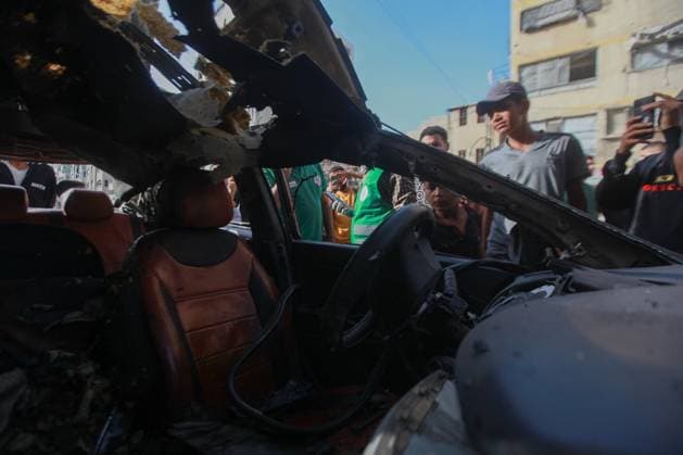 RECORD DATE NOT STATED Palestinians Inspect Damaged Vehicle After Drone Strike in Gaza City (INT) Palestinians Inspect Damaged Vehicle After Drone Strike in Gaza City. May 18, 2026, Gaza, Palestine: Palestinians inspect a civilian vehicle after it was struck by a missile fired from an Israeli drone in the Al-Rimal neighborhood in central Gaza City. Medical sources said the strike killed one person and wounded at least four others, as emergency teams transferred the casualties to nearby hospitals for treatment. Credit: Hashem Zimmo Thenews2(Foto: Hashem Zimmo Thenews2 imago images) Palestinians Inspect Damaged Vehicle After Drone Strike in Gaza City  Copyright: xHashemxZimmox