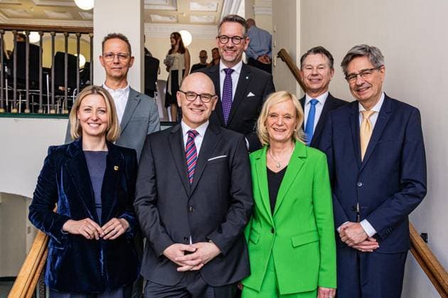 Amtseinführung von Tim Buschfort als neuer Direktor des Amtsgerichts ** NUR FÜR REDAKTIONELLE ZWECKE ** EDITORIAL USE ONLY **<p>19.05.2026 Feierliche Amtseinführung von Tim Buschfort als neuer Direktor des Amtsgerichts Reihe oben v.l.n.r.: Dirk Schauenberg, Bürgermeister der Stadt Neukirchen Vluyn; Ingo Brohl; Landrat des Kreises Wesel; Andreas Vitek, Präsident des Landgerichts Kleve; Reihe unten v.l.n.r.: Julia Zupancic, Bürgermeisterin Stadt Moers; Tim Buschfort, Direktor des Amtsgerichtes Moers; Julia Stahl, scheidende Direktorin des Amtsgerichtes; Dr. Werner Richter, Präsident des OLG Düsseldorf; Deutschland NRW Moers Copyright: RainerxHoheisel Copyright: RainerxHoheisel doc85wyxjkmqh010lhuxtfh ,EDITORIAL USE ONLY