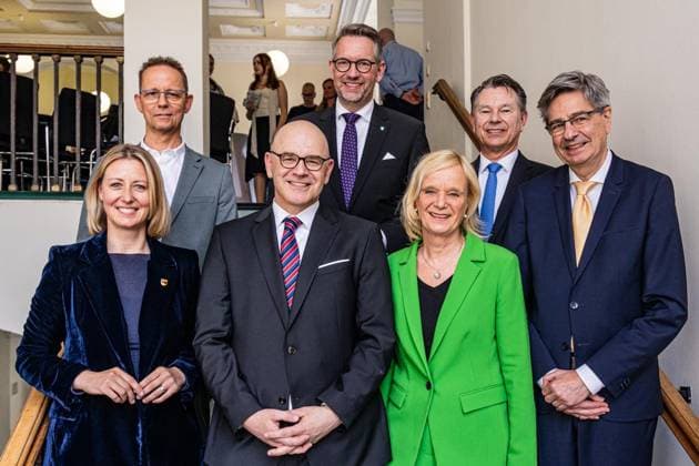 Amtseinführung von Tim Buschfort als neuer Direktor des Amtsgerichts ** NUR FÜR REDAKTIONELLE ZWECKE ** EDITORIAL USE ONLY **<p>19.05.2026 Feierliche Amtseinführung von Tim Buschfort als neuer Direktor des Amtsgerichts Reihe oben v.l.n.r.: Dirk Schauenberg, Bürgermeister der Stadt Neukirchen Vluyn; Ingo Brohl; Landrat des Kreises Wesel; Andreas Vitek, Präsident des Landgerichts Kleve; Reihe unten v.l.n.r.: Julia Zupancic, Bürgermeisterin Stadt Moers; Tim Buschfort, Direktor des Amtsgerichtes Moers; Julia Stahl, scheidende Direktorin des Amtsgerichtes; Dr. Werner Richter, Präsident des OLG Düsseldorf; Deutschland NRW Moers Copyright: RainerxHoheisel Copyright: RainerxHoheisel doc85wyxjlovti13e32ndqt ,EDITORIAL USE ONLY