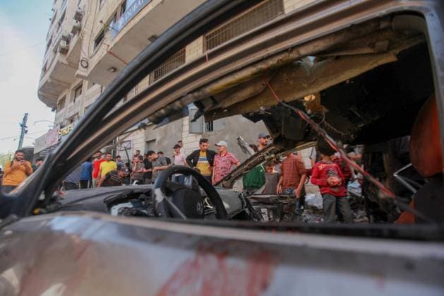 RECORD DATE NOT STATED Palestinians Inspect Damaged Vehicle After Drone Strike in Gaza City (INT) Palestinians Inspect Damaged Vehicle After Drone Strike in Gaza City. May 18, 2026, Gaza, Palestine: Palestinians inspect a civilian vehicle after it was struck by a missile fired from an Israeli drone in the Al-Rimal neighborhood in central Gaza City. Medical sources said the strike killed one person and wounded at least four others, as emergency teams transferred the casualties to nearby hospitals for treatment. Credit: Hashem Zimmo Thenews2(Foto: Hashem Zimmo Thenews2 imago images) Palestinians Inspect Damaged Vehicle After Drone Strike in Gaza City  Copyright: xHashemxZimmox