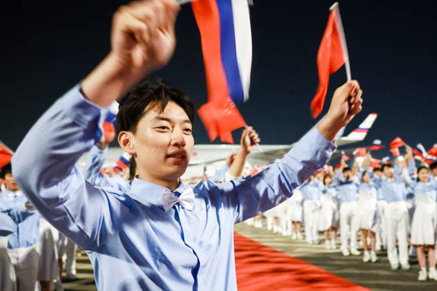 CHINA, BEIJING - MAY 19, 2026: People wave Chinese and Russian flags during a ceremony marking the arrival of Russia s President Putin at Beijing Capital International Airport (Shoudu). Russian President Putin s official visit to China coincides with the 25th anniversary of the Treaty of Good-Neighbourliness and Friendly Cooperation Between the People s Republic of China and the Russian Federation, which was signed on 16 July, 2001 Beijing China  - ZUMAt113 20260519_zaa_t113_566 Copyright: xVladimirxSmirnovx