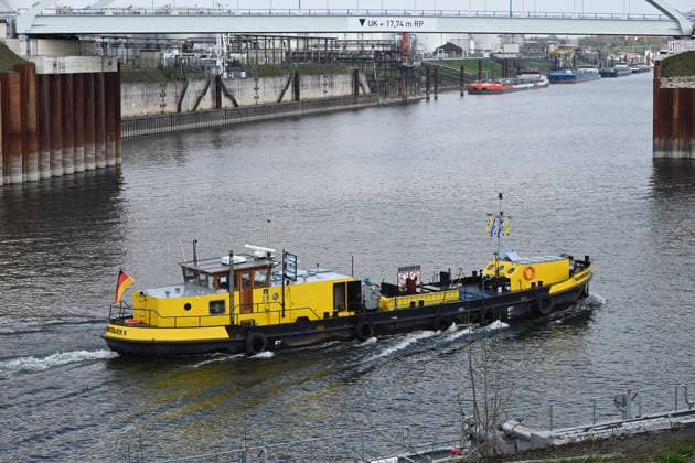 The waste disposal ship BILGENTOELER 9 sails through the port of Duisburg, Duisport, on 19 05 2026 in Duisburg Germany